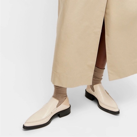 Jil Sander Shoes - JIL SANDER Glossed Leather Cream Collapsible Heel Point Toe Loafers Sz 37